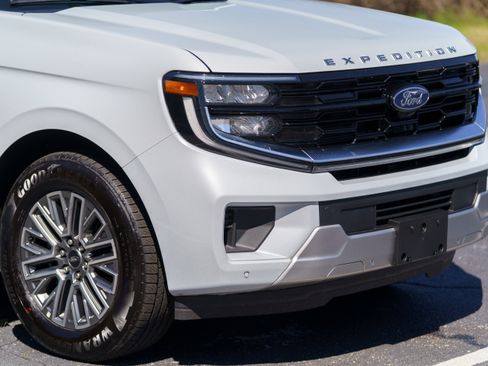 Used 2026 Ford Expedition Platinum image 48