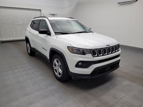 Used 2024 Jeep Compass Latitude image 13