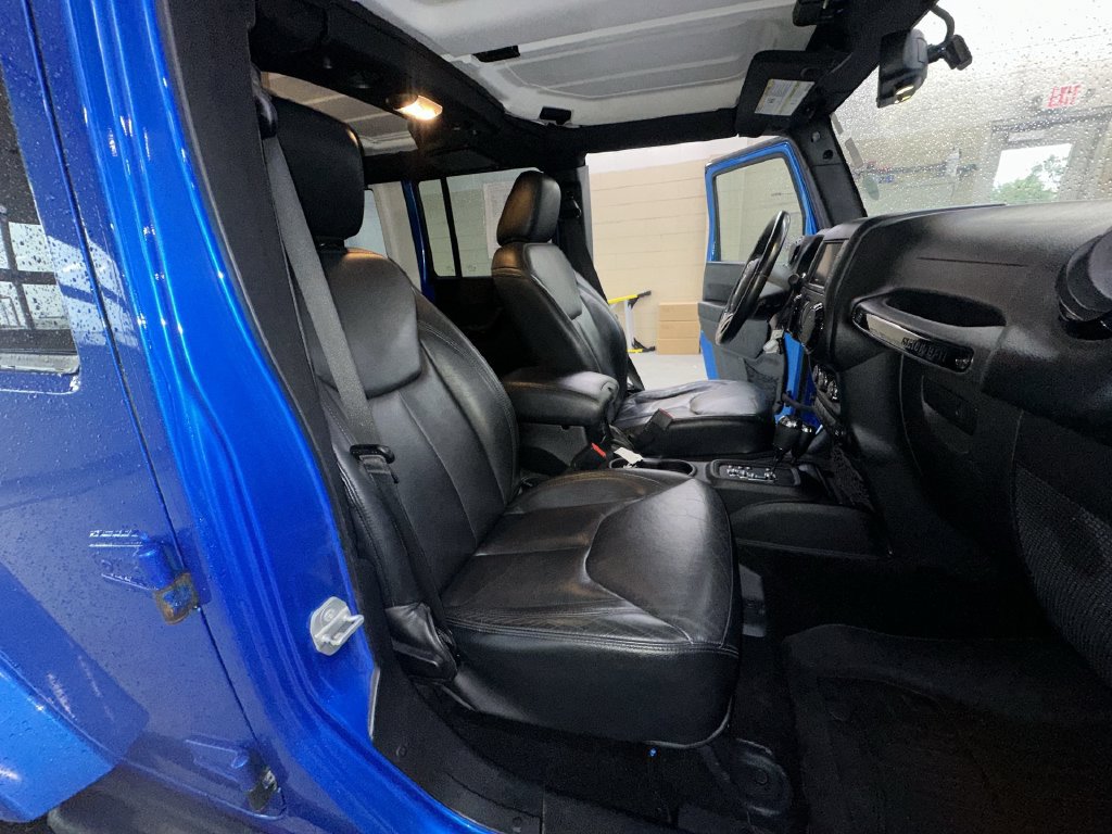 Used 2015 Jeep Wrangler Unlimited Sahara AWD/4WD image 28