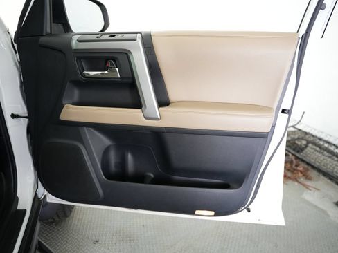 Used 2015 Toyota 4Runner SR5 AWD/4WD image 56
