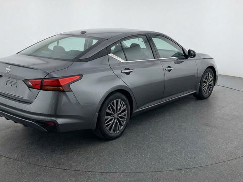 Used 2025 Nissan Altima 2.5 SV image 9