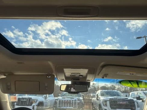 Used 2017 Chevrolet Suburban Premier image 16