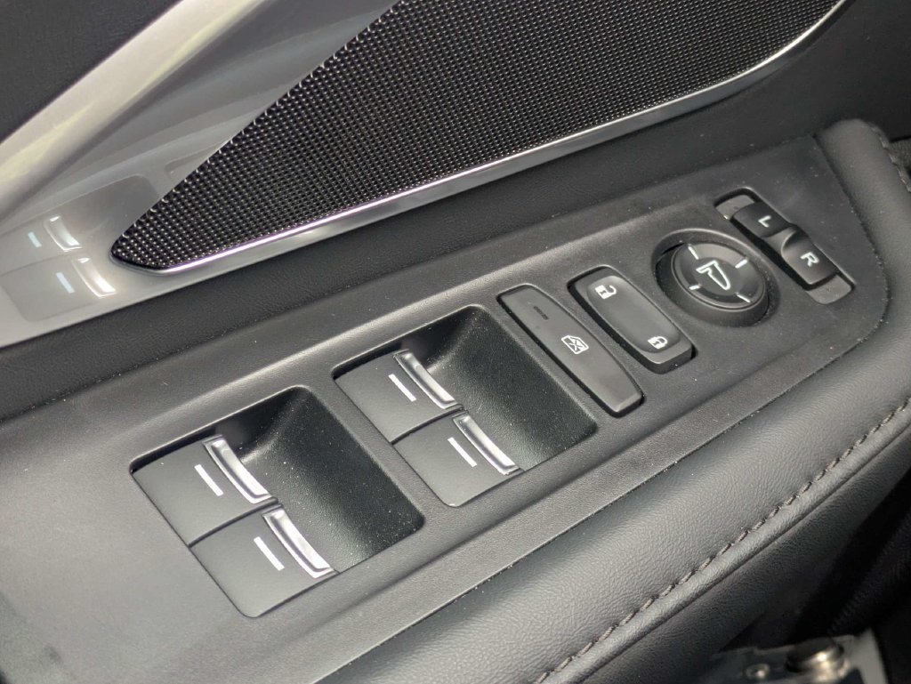 Used 2024 Acura RDX SH-AWD image 23