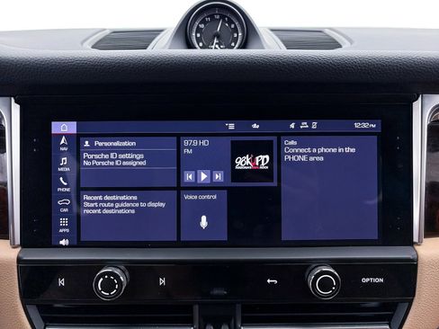 Used 2023 Porsche Macan S image 21