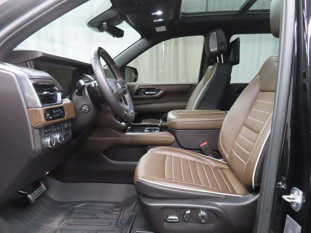 Used 2025 GMC Yukon XL Denali Ultimate AWD/4WD image 12