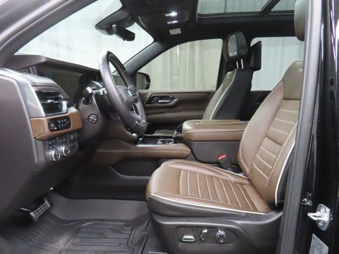 Used 2025 GMC Yukon XL Denali Ultimate AWD/4WD image 12