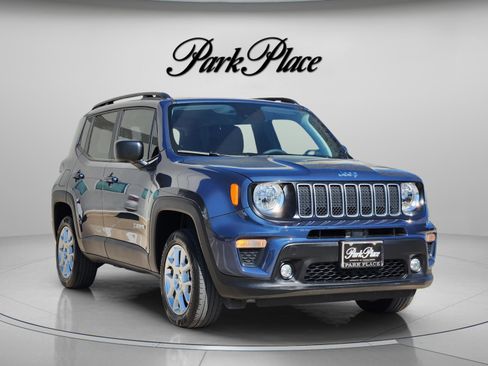 Used 2022 Jeep Renegade Latitude AWD/4WD image 4