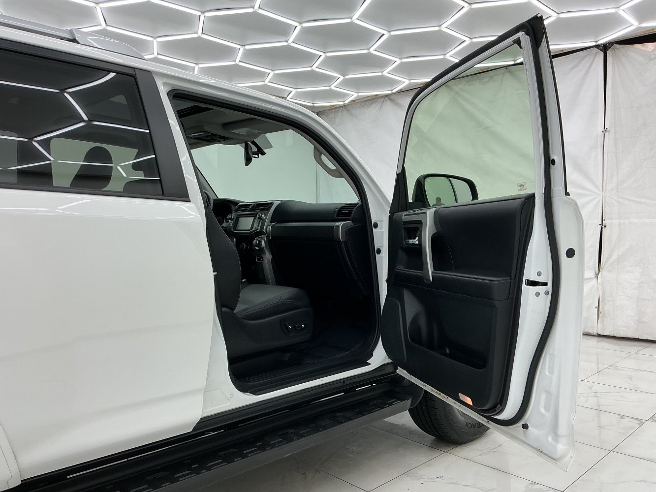 Used 2016 Toyota 4Runner SR5 Premium AWD/4WD image 17