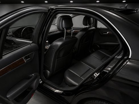 Used 2009 Mercedes-Benz C 350 Sport image 9