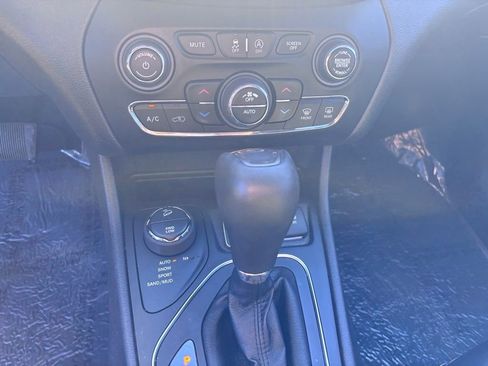 Used 2021 Jeep Cherokee Latitude Lux w/ Sun & Sound Group image 24