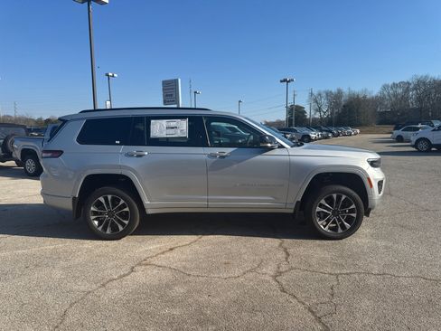 New 2025 Jeep Grand Cherokee L Overland w/ Trailer Tow Package image 4