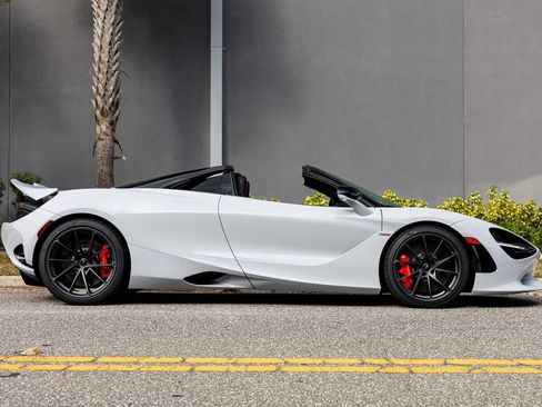 Used 2026 McLaren 750S Spider RWD image 4