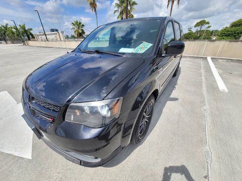Used 2015 Dodge Grand Caravan SXT w/ Blacktop Package FWD image 10