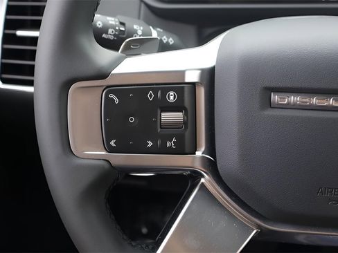 New 2025 Land Rover Discovery S image 20