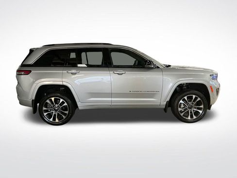 Used 2023 Jeep Grand Cherokee Overland AWD/4WD image 9