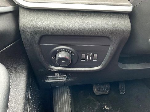 New 2025 Jeep Grand Cherokee L Limited w/ Luxury Tech Group II image 16