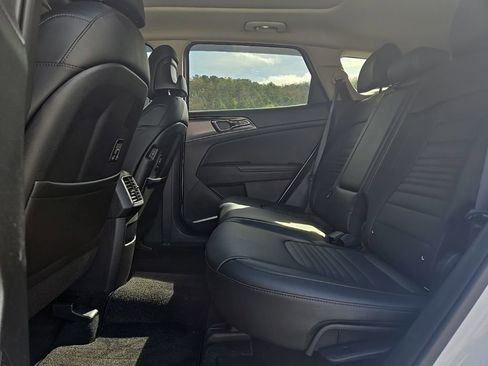 Used 2025 Kia Sportage SX image 18