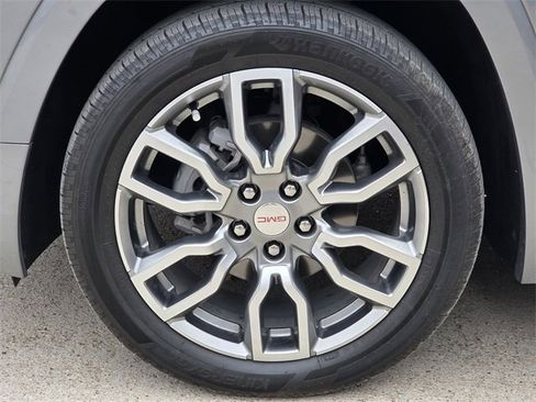 Used 2024 GMC Terrain Denali w/ Denali Premium Package image 10