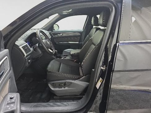 Used 2023 Volkswagen Atlas Cross Sport SE AWD/4WD image 13