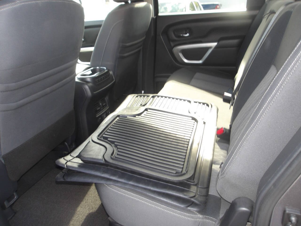 Used 2021 Nissan Titan SV w/ SV Convenience Package AWD/4WD image 9