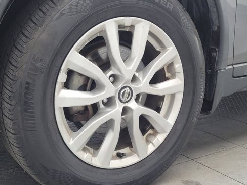 Used 2017 Nissan Rogue SV AWD/4WD image 31