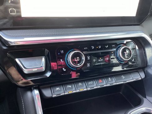 Used 2025 GMC Sierra 1500 Denali w/ Denali Reserve Package AWD/4WD image 18