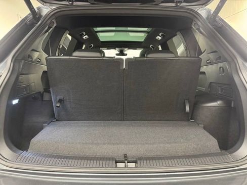 Used 2022 Volkswagen Tiguan SE R-Line FWD image 35