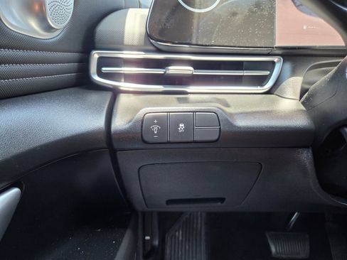 Used 2024 Hyundai Elantra Limited FWD image 40