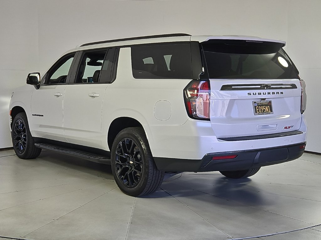 Used 2022 Chevrolet Suburban RST w/ Luxury Package RWD image 9