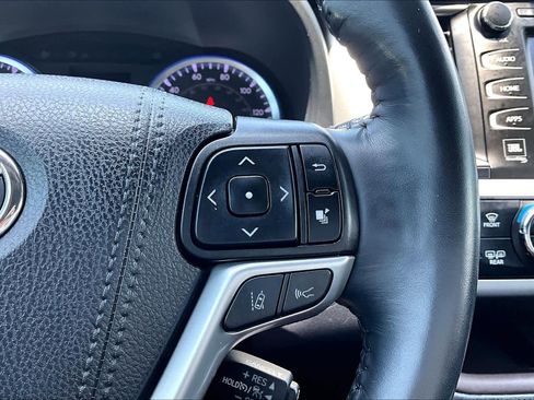 Used 2019 Toyota Highlander Limited Platinum AWD/4WD image 25