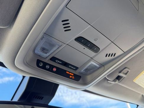 Used 2022 GMC Terrain SLT image 18