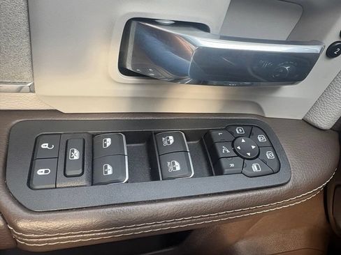 Used 2025 RAM 2500 Laramie AWD/4WD image 15