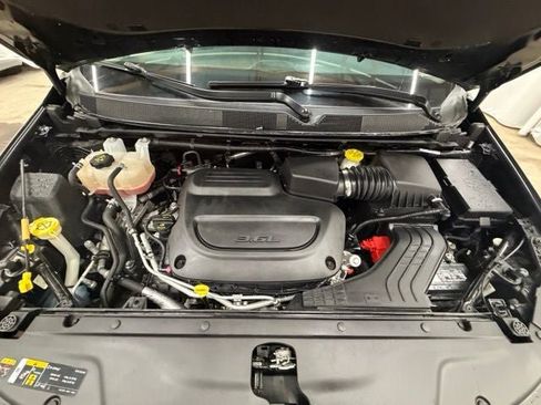 Used 2024 Chrysler Pacifica Limited FWD image 27