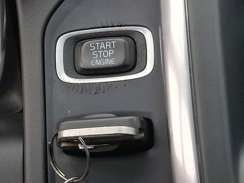 Used 2017 Volvo XC60 T6 Dynamic w/ Preferred Option Package image 25