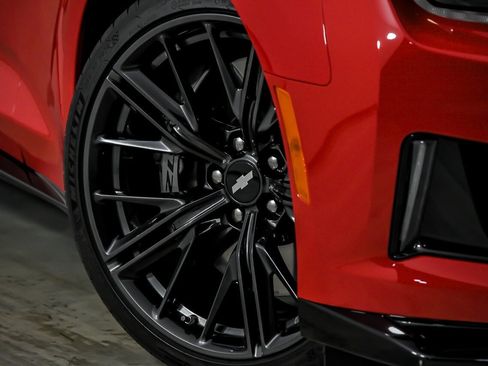 Used 2018 Chevrolet Camaro ZL1 RWD image 4
