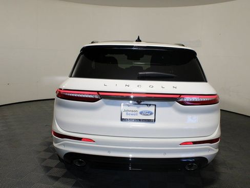 Used 2025 Lincoln Corsair Grand Touring image 6