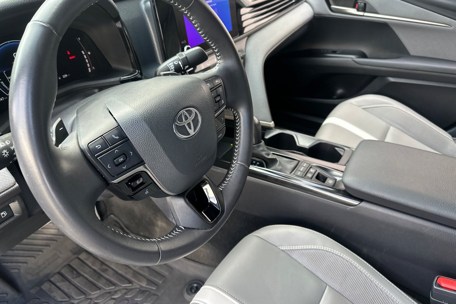 Certified 2025 Toyota Camry SE FWD image 9