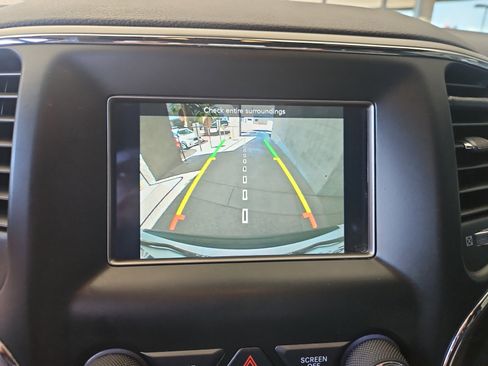 Used 2019 Jeep Grand Cherokee Laredo image 29