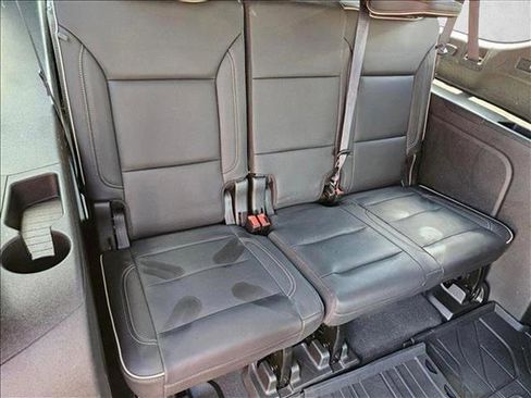 Used 2021 Chevrolet Suburban Premier w/ Premium Package image 21