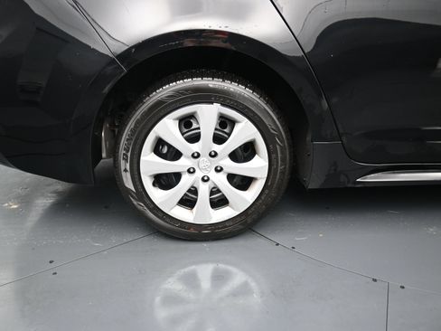 Used 2026 Toyota Corolla LE FWD image 9