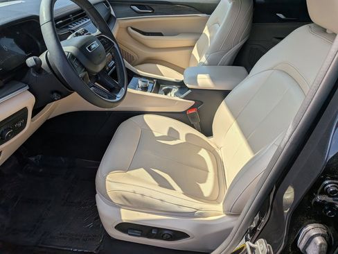 Certified 2024 Jeep Grand Cherokee L Limited w/ Luxury Tech Group II AWD/4WD image 12