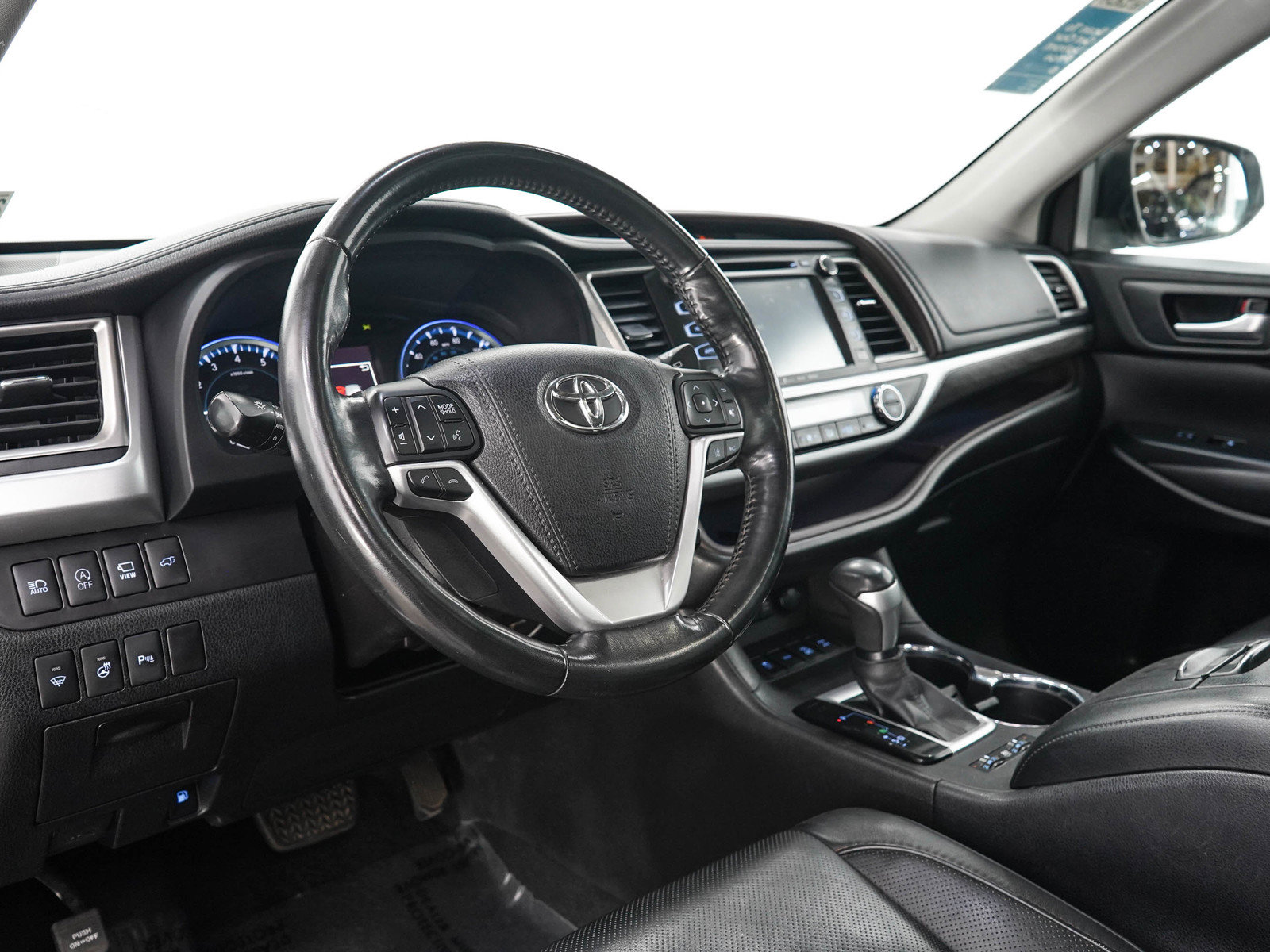 Used 2017 Toyota Highlander Limited Platinum AWD/4WD image 26