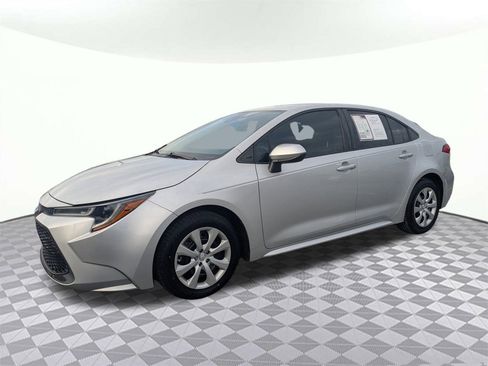 Used 2021 Toyota Corolla LE image 6