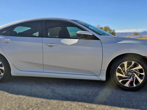 Used 2017 Honda Civic EX image 3