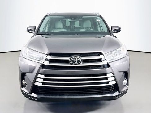 Used 2019 Toyota Highlander XLE image 2