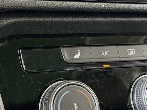 Used 2023 Volkswagen Taos SE image 17