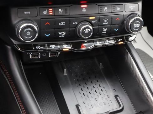 Used 2025 Dodge Durango GT image 33