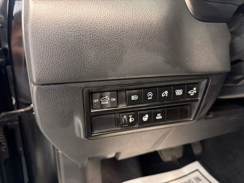 Used 2022 Toyota Tundra Limited w/ Power Package AWD/4WD image 19