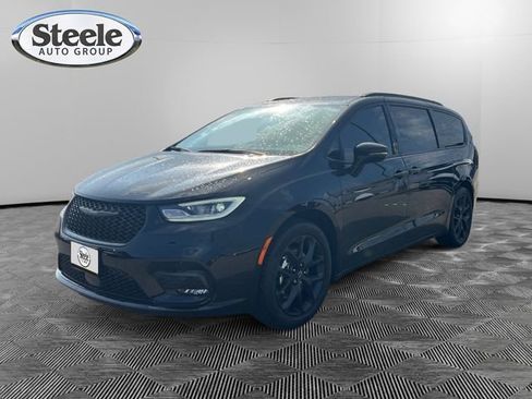 New 2026 Chrysler Pacifica Limited w/ S Appearance Package FWD image 1