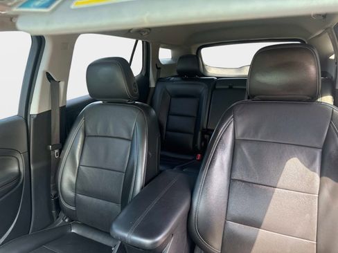 Used 2022 GMC Terrain SLT w/ Tech Package FWD image 15